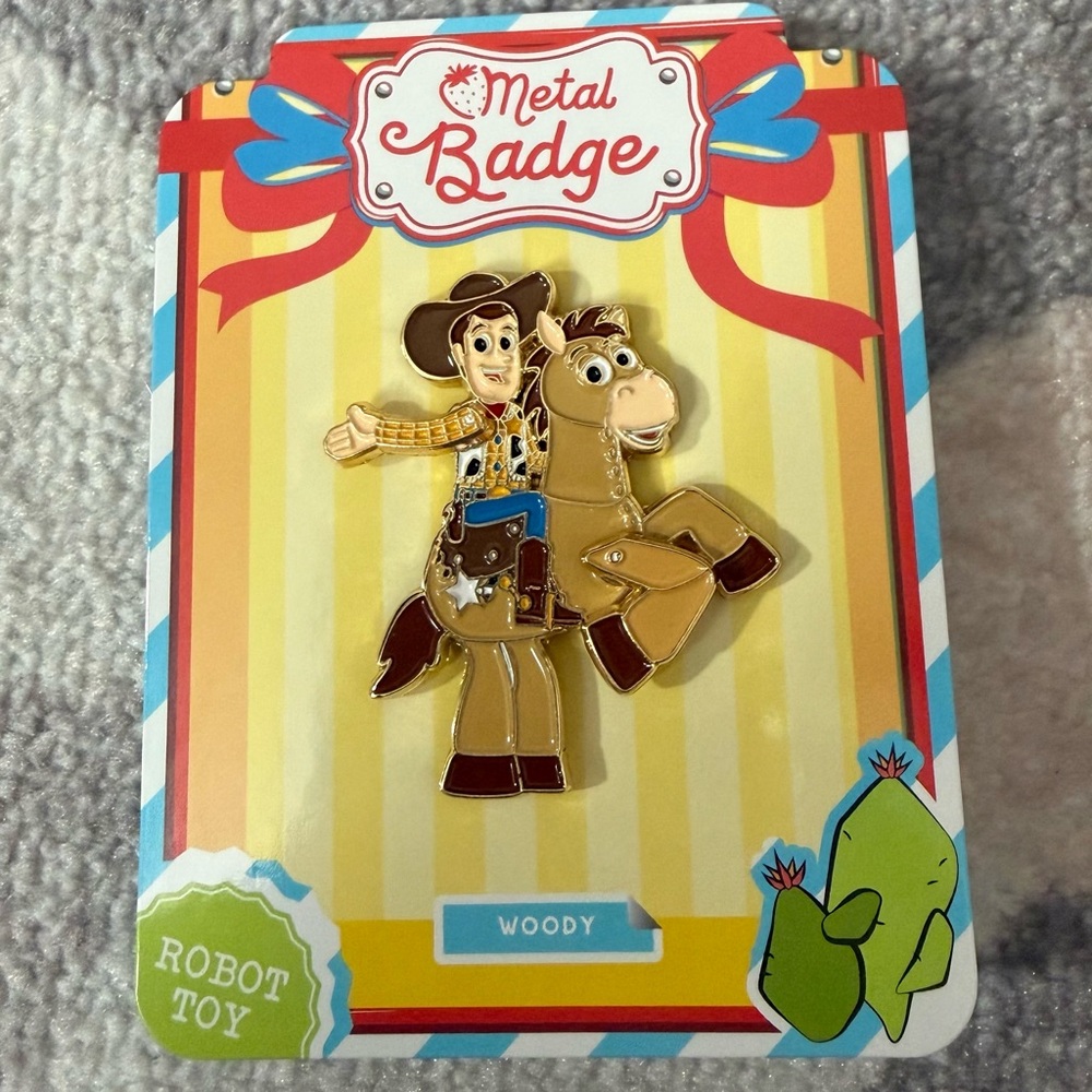 Miniso - Toy Story Robot Toy
Metal Badge Pin - Woody and Bullseye
